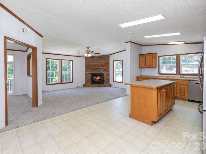 25 Sienna Drive, Asheville, NC 28806.  MLS# CAR4388158, YatesRealty ID 33338. 