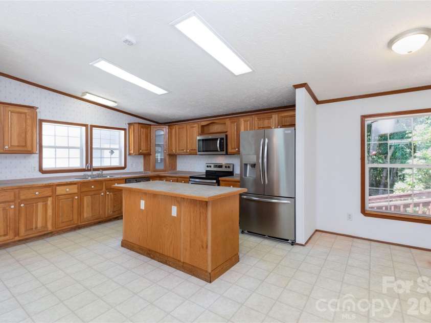 25 Sienna Drive, Asheville, NC 28806.  MLS# CAR4388158, YatesRealty ID 33338. 
