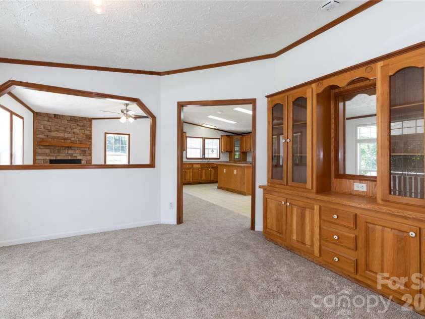 25 Sienna Drive, Asheville, NC 28806.  MLS# CAR4388158, YatesRealty ID 33338. 
