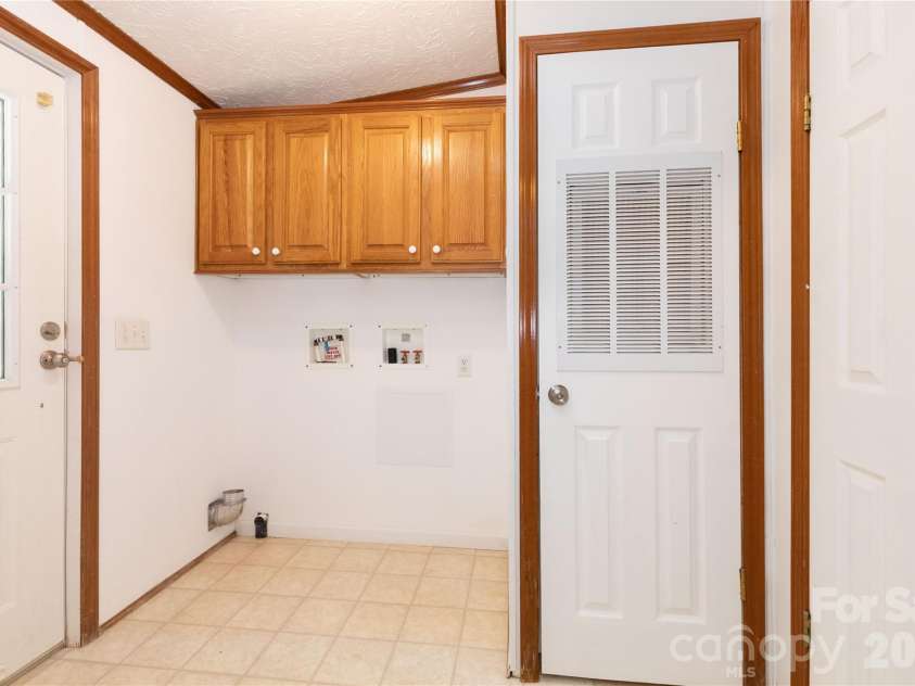 25 Sienna Drive, Asheville, NC 28806.  MLS# CAR4388158, YatesRealty ID 33338. 