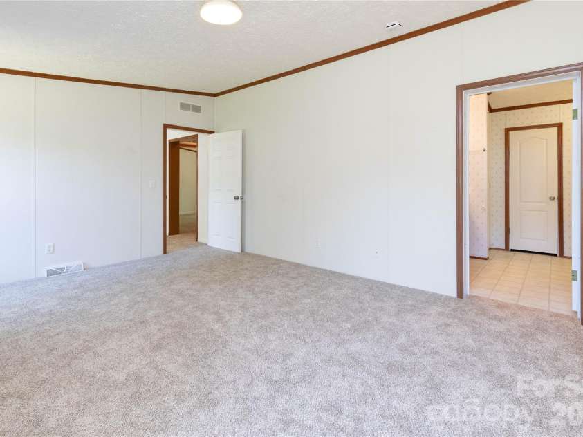 25 Sienna Drive, Asheville, NC 28806.  MLS# CAR4388158, YatesRealty ID 33338. 