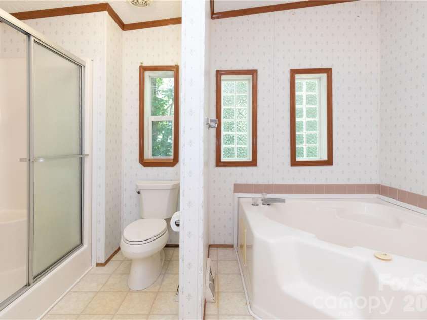 25 Sienna Drive, Asheville, NC 28806.  MLS# CAR4388158, YatesRealty ID 33338. 