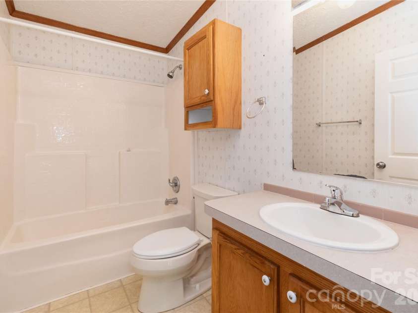 25 Sienna Drive, Asheville, NC 28806.  MLS# CAR4388158, YatesRealty ID 33338. 