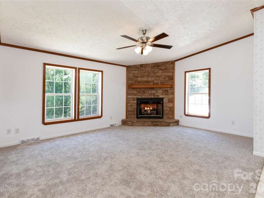 25 Sienna Drive, Asheville, NC 28806.  MLS# CAR4388158, YatesRealty ID 33338. 