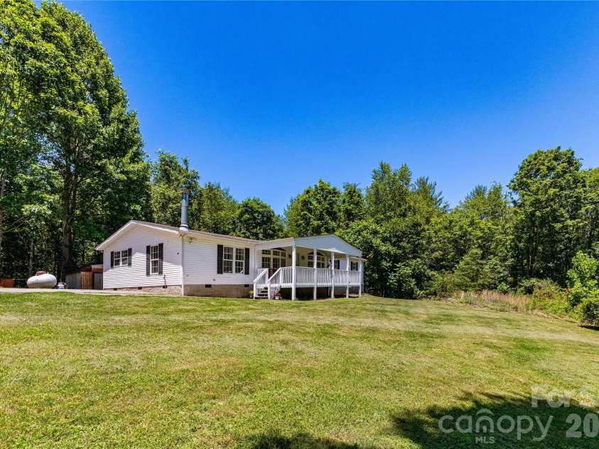 25 Sienna Drive, Asheville, NC 28806.  MLS# CAR4388158, YatesRealty ID 33338. 