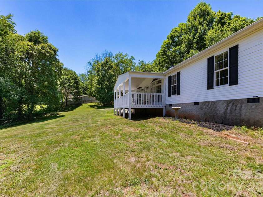 25 Sienna Drive, Asheville, NC 28806.  MLS# CAR4388158, YatesRealty ID 33338. 
