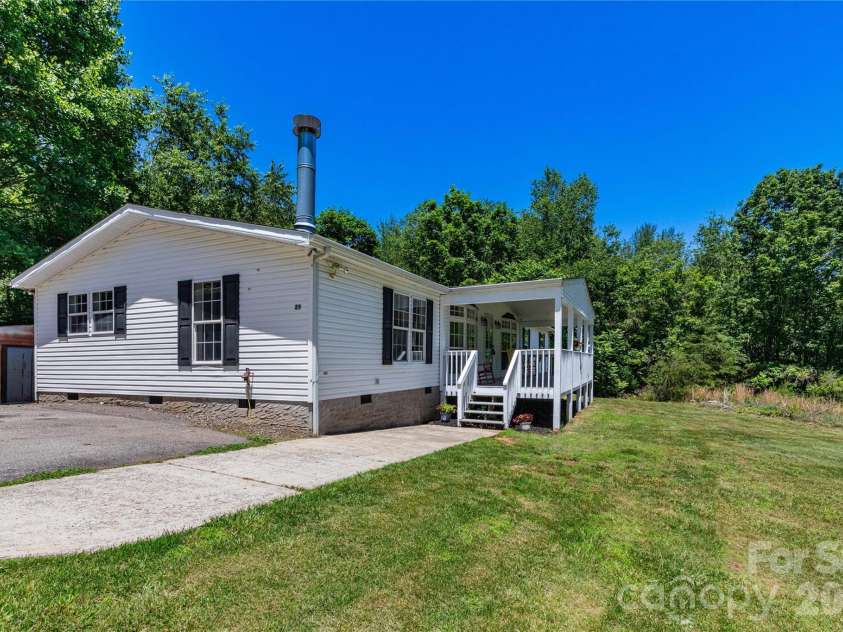 25 Sienna Drive, Asheville, NC 28806.  MLS# CAR4388158, YatesRealty ID 33338. 