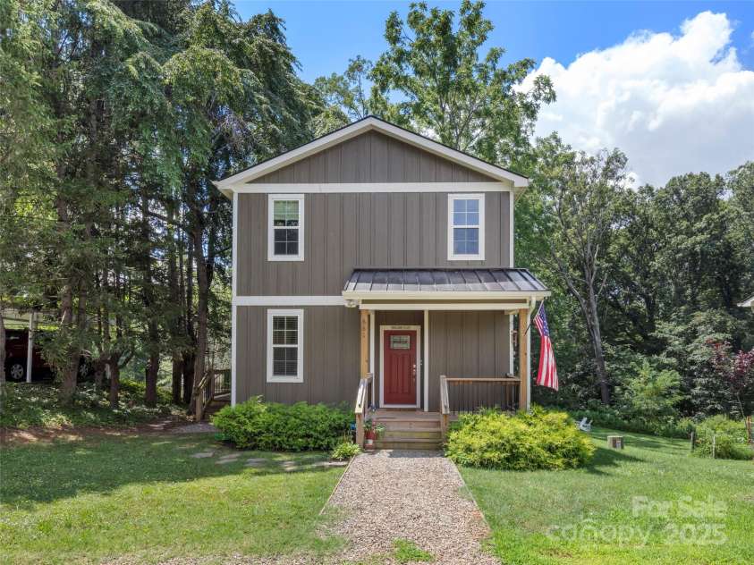 862 Sand Hill Road, Asheville, NC 28806.  MLS# CAR4284247, YatesRealty ID 3334. 