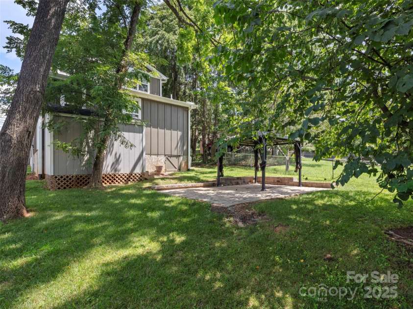 862 Sand Hill Road, Asheville, NC 28806.  MLS# CAR4284247, YatesRealty ID 3334. 