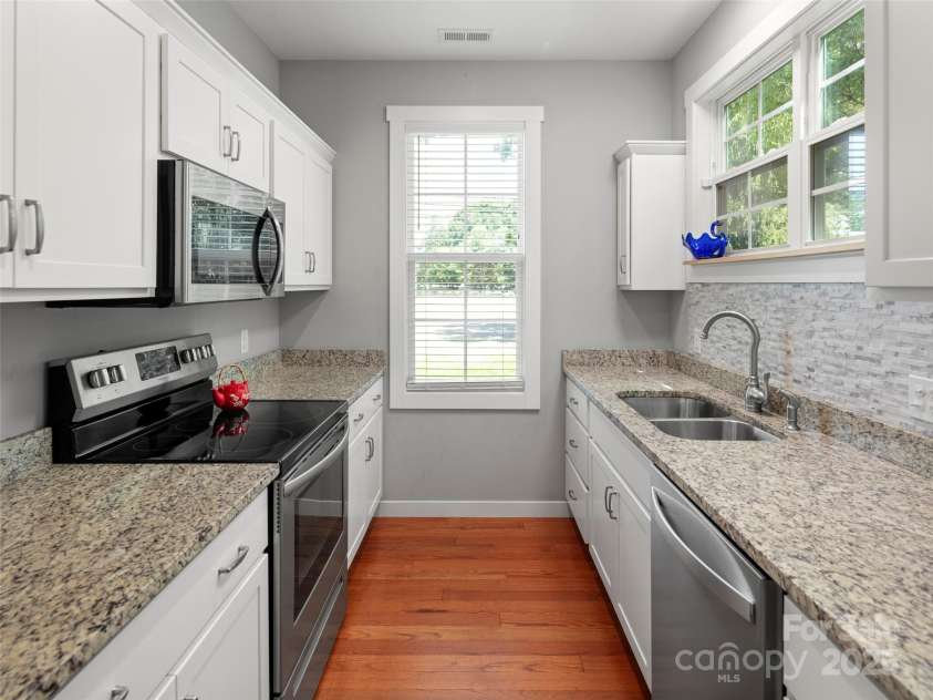 862 Sand Hill Road, Asheville, NC 28806.  MLS# CAR4284247, YatesRealty ID 3334. 