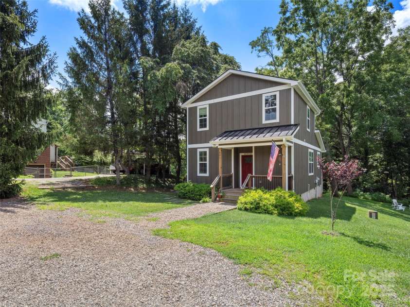 862 Sand Hill Road, Asheville, NC 28806.  MLS# CAR4284247, YatesRealty ID 3334. 