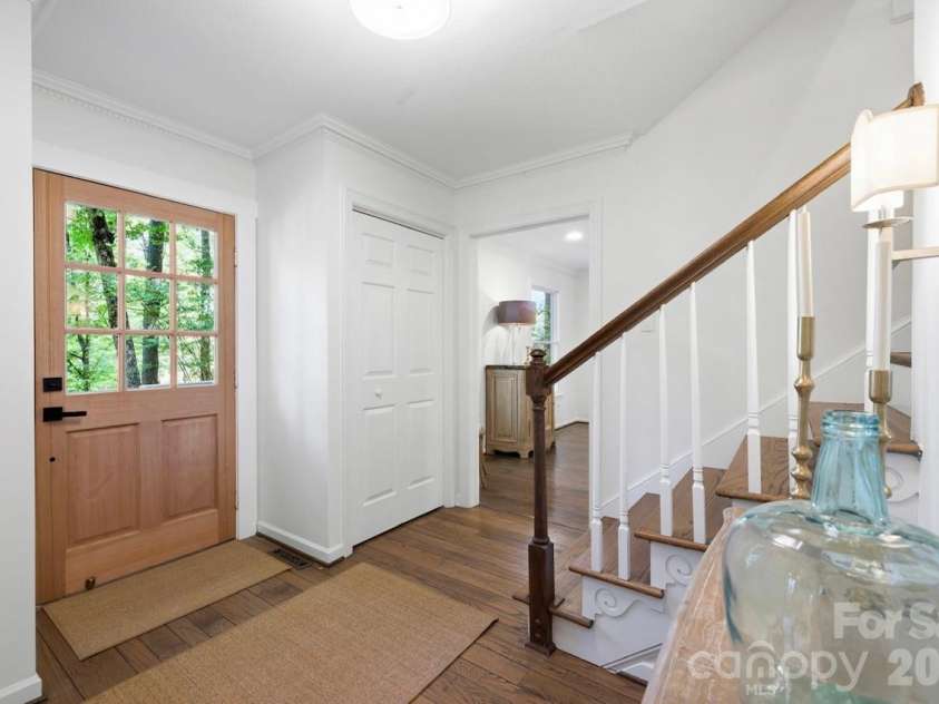 212 Estate Drive, Hendersonville, NC 28739.  MLS# CAR4390907, YatesRealty ID 33340. 
