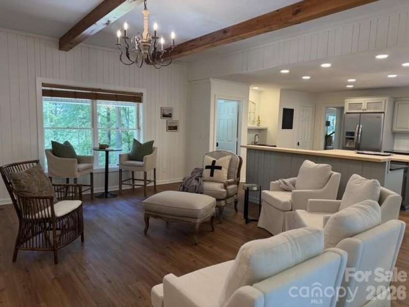 212 Estate Drive, Hendersonville, NC 28739.  MLS# CAR4390907, YatesRealty ID 33340. 