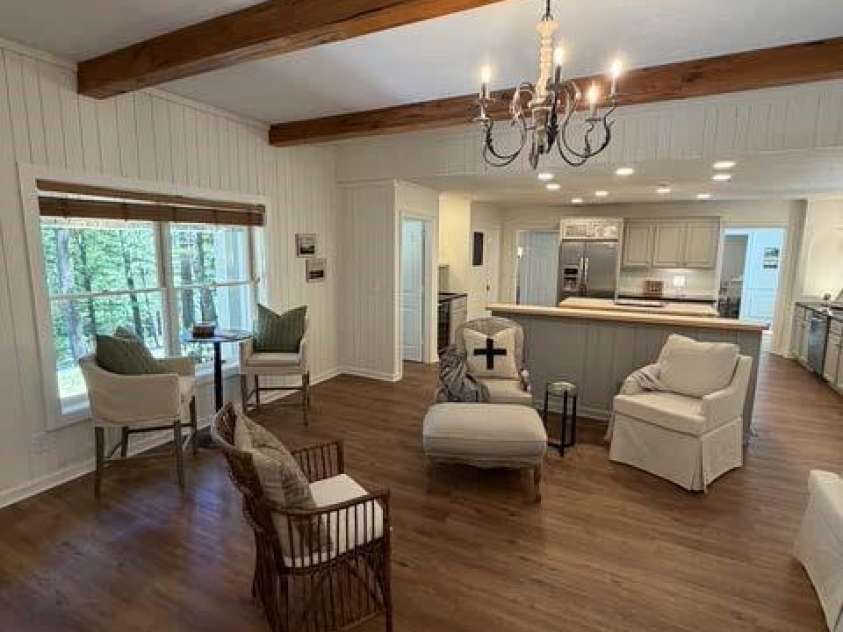 212 Estate Drive, Hendersonville, NC 28739.  MLS# CAR4390907, YatesRealty ID 33340. 