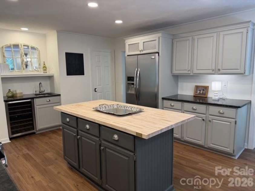 212 Estate Drive, Hendersonville, NC 28739.  MLS# CAR4390907, YatesRealty ID 33340. 