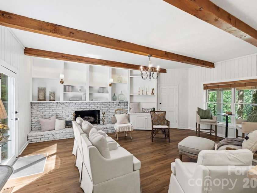212 Estate Drive, Hendersonville, NC 28739.  MLS# CAR4390907, YatesRealty ID 33340. 