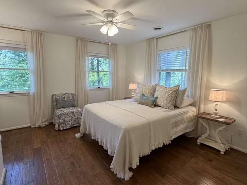 212 Estate Drive, Hendersonville, NC 28739.  MLS# CAR4390907, YatesRealty ID 33340. 