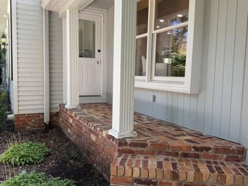 212 Estate Drive, Hendersonville, NC 28739.  MLS# CAR4390907, YatesRealty ID 33340. 