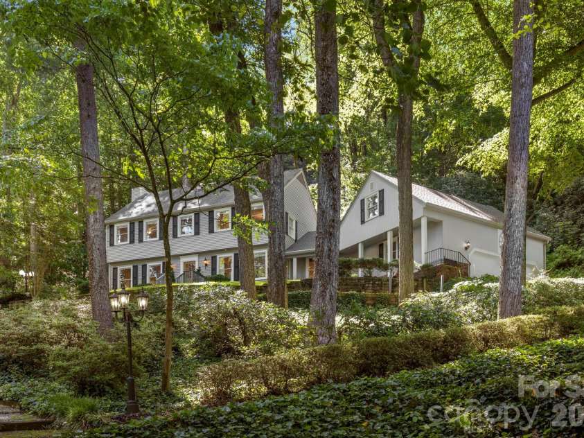 212 Estate Drive, Hendersonville, NC 28739.  MLS# CAR4390907, YatesRealty ID 33340. 