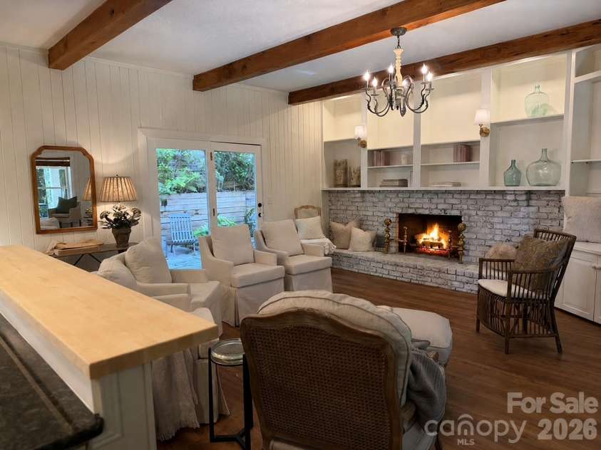 212 Estate Drive, Hendersonville, NC 28739.  MLS# CAR4390907, YatesRealty ID 33340. 