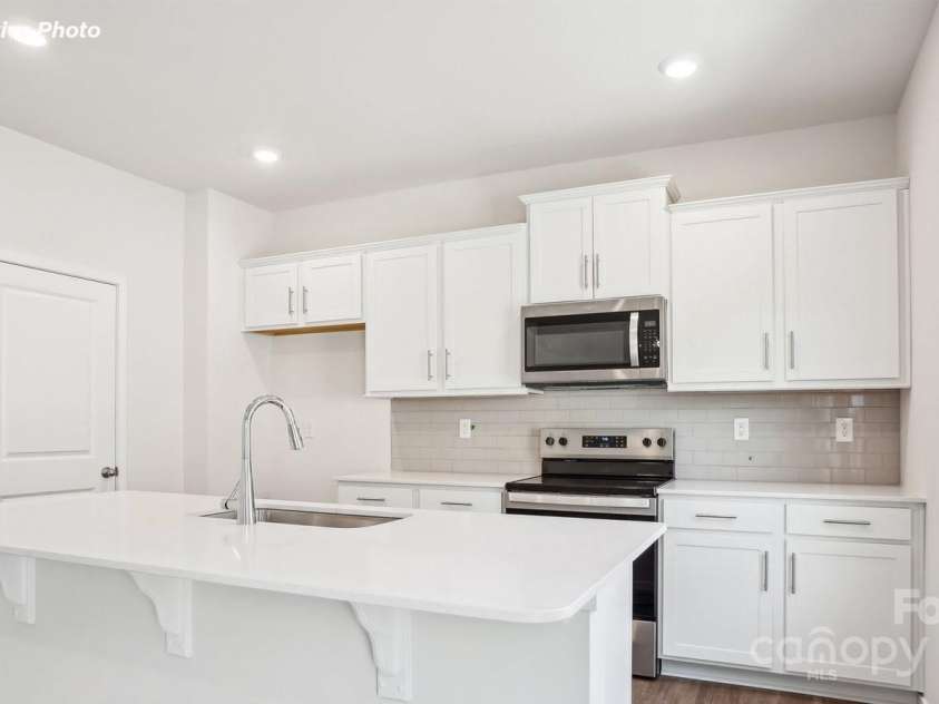 3805 Coleman Drive, Charlotte, NC 28215.  MLS# CAR4294502, YatesRealty ID 33340. 