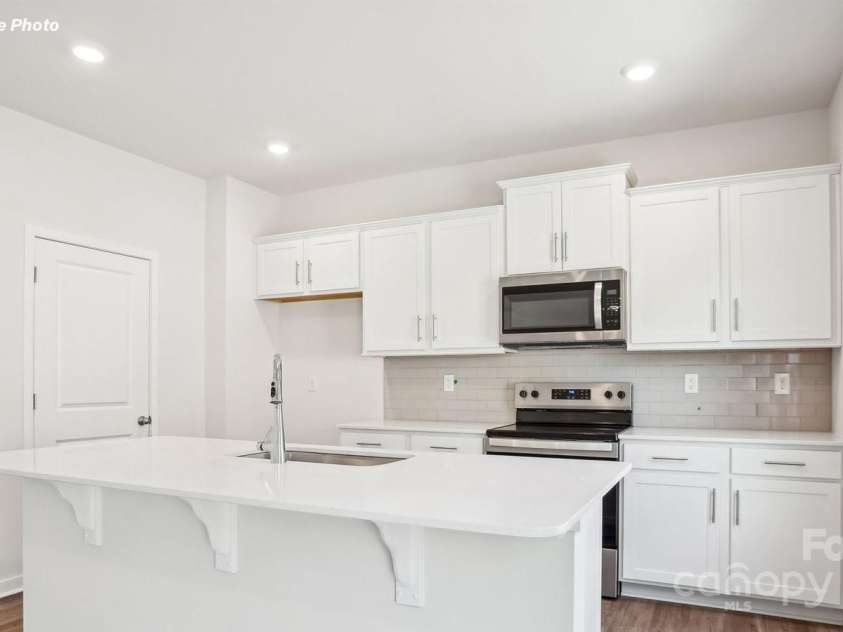 3805 Coleman Drive, Charlotte, NC 28215.  MLS# CAR4294502, YatesRealty ID 33340. 