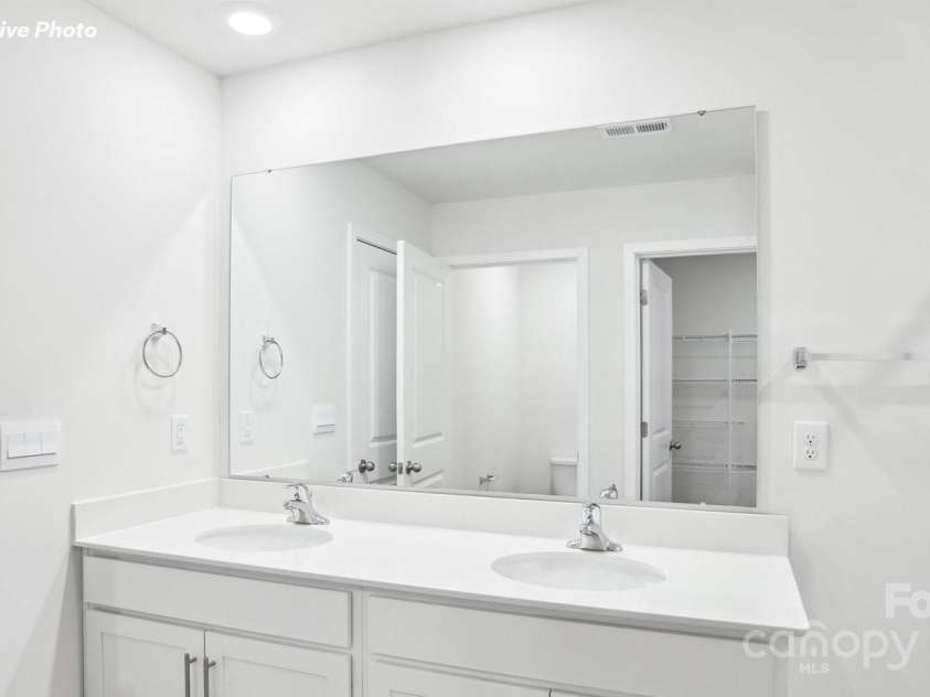 3805 Coleman Drive, Charlotte, NC 28215.  MLS# CAR4294502, YatesRealty ID 33340. 
