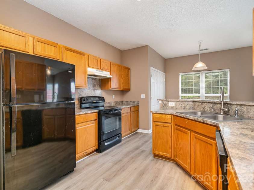 210 Devon Forest Drive, Mooresville, NC 28115.  MLS# CAR4293435, YatesRealty ID 33341. 