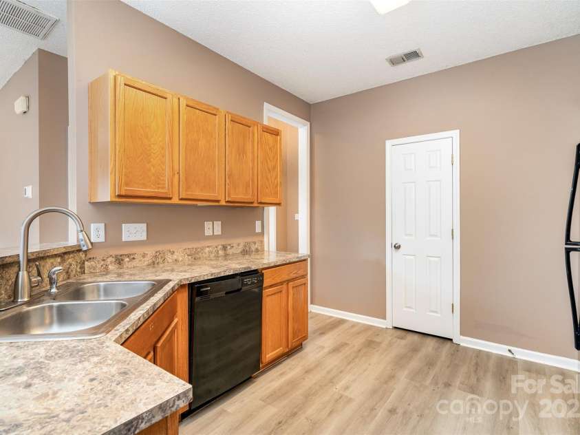 210 Devon Forest Drive, Mooresville, NC 28115.  MLS# CAR4293435, YatesRealty ID 33341. 