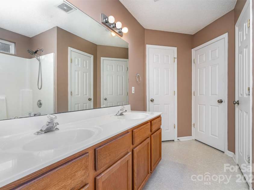 210 Devon Forest Drive, Mooresville, NC 28115.  MLS# CAR4293435, YatesRealty ID 33341. 