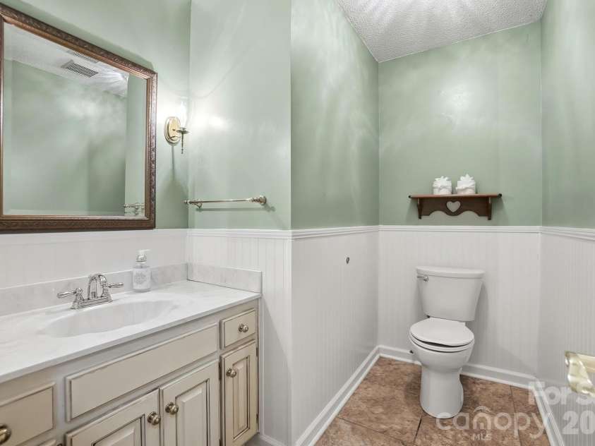 36 Water Thrush Road, Lake Wylie, SC 29710.  MLS# CAR4387255, YatesRealty ID 33341. Half bath