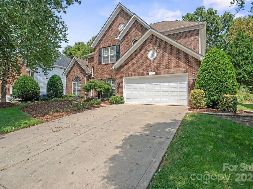 13325 Fremington Road, Huntersville, NC 28078.  MLS# CAR4291022, YatesRealty ID 33342. 