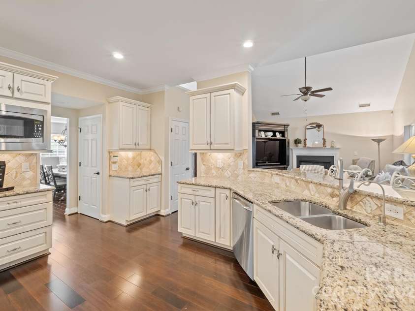 13325 Fremington Road, Huntersville, NC 28078.  MLS# CAR4291022, YatesRealty ID 33342. 