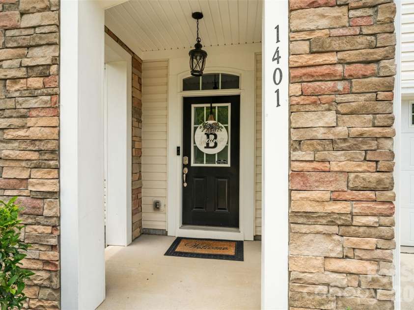 1401 Kings Grove Drive, York, SC 29745.  MLS# CAR4391337, YatesRealty ID 33342. Covered Front Porch