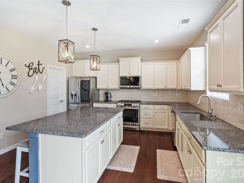 1401 Kings Grove Drive, York, SC 29745.  MLS# CAR4391337, YatesRealty ID 33342. Huge Walk-In Pantry