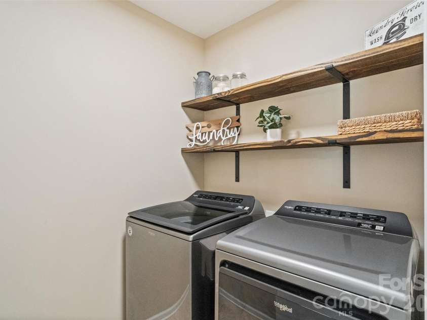 1401 Kings Grove Drive, York, SC 29745.  MLS# CAR4391337, YatesRealty ID 33342. Laundry Room