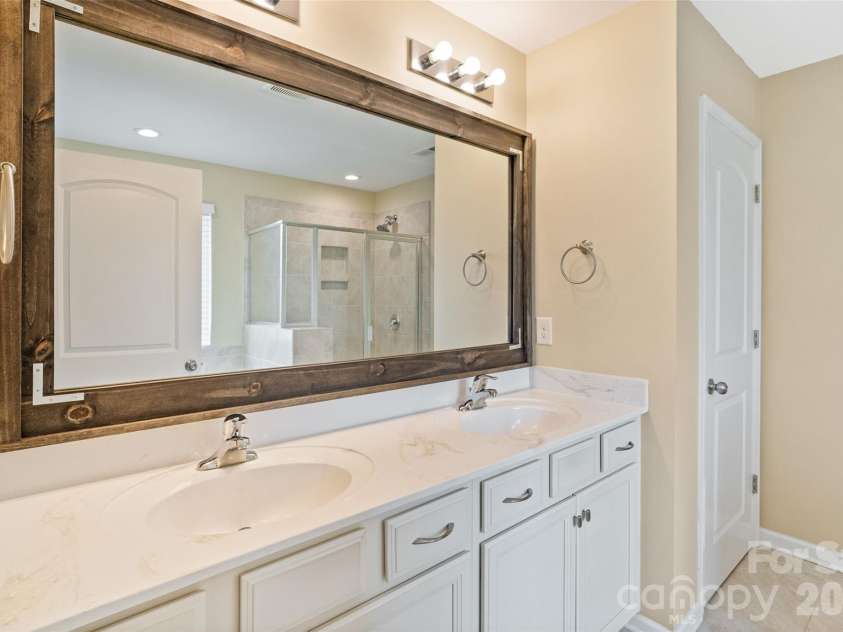 1401 Kings Grove Drive, York, SC 29745.  MLS# CAR4391337, YatesRealty ID 33342. Primary Bathroom with Dual Vanity