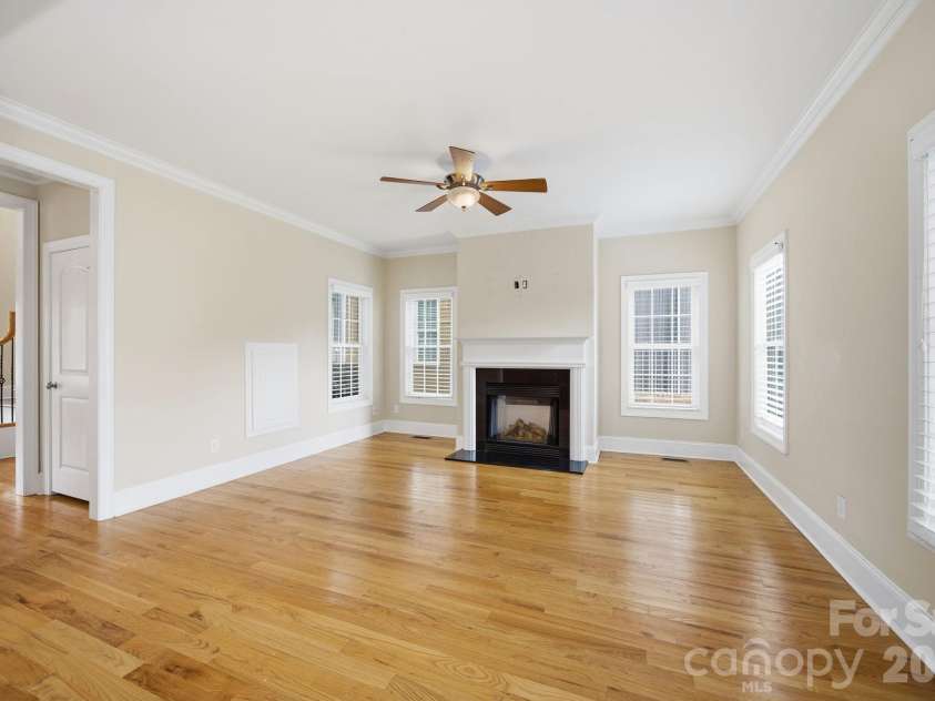 3210 Kelsey Plaza, Kannapolis, NC 28081.  MLS# CAR4384881, YatesRealty ID 33343. 