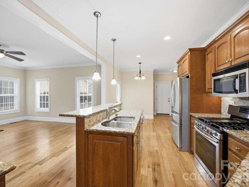 3210 Kelsey Plaza, Kannapolis, NC 28081.  MLS# CAR4384881, YatesRealty ID 33343. 