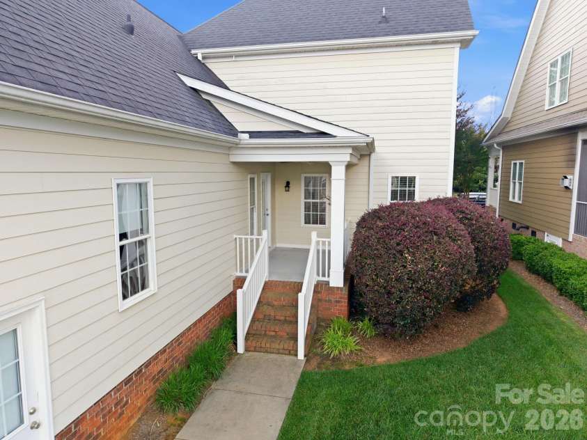 3210 Kelsey Plaza, Kannapolis, NC 28081.  MLS# CAR4384881, YatesRealty ID 33343. 