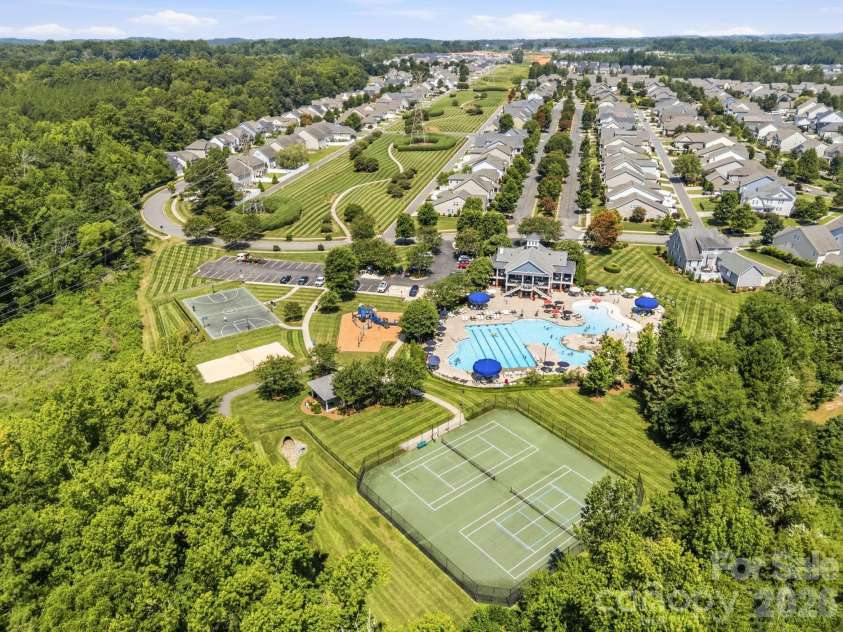 3210 Kelsey Plaza, Kannapolis, NC 28081.  MLS# CAR4384881, YatesRealty ID 33343. 
