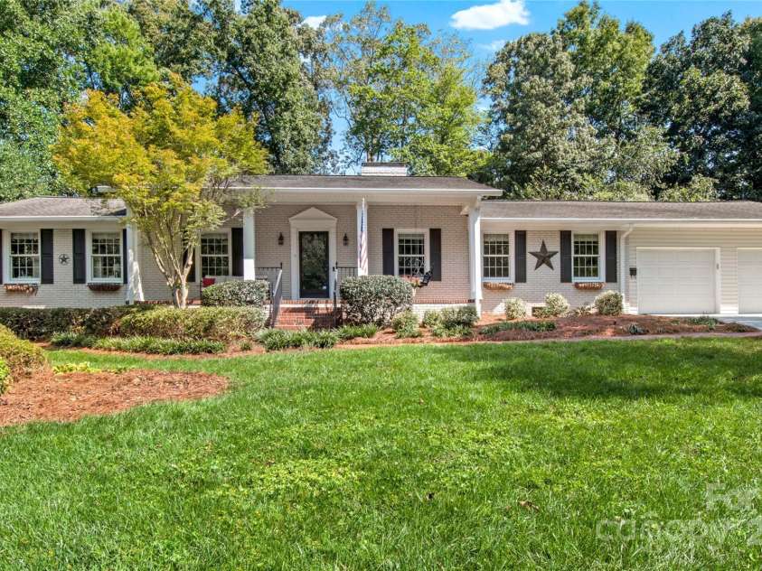 431 Hearthside Drive, Winston Salem, NC 27104.  MLS# CAR4294483, YatesRealty ID 33343. 