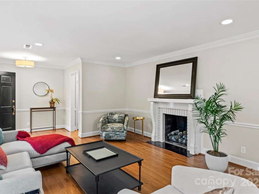 431 Hearthside Drive, Winston Salem, NC 27104.  MLS# CAR4294483, YatesRealty ID 33343. 