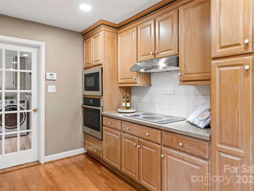 431 Hearthside Drive, Winston Salem, NC 27104.  MLS# CAR4294483, YatesRealty ID 33343. 