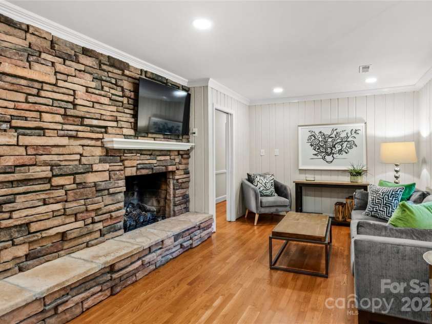 431 Hearthside Drive, Winston Salem, NC 27104.  MLS# CAR4294483, YatesRealty ID 33343. 