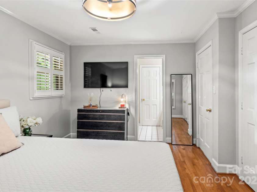 431 Hearthside Drive, Winston Salem, NC 27104.  MLS# CAR4294483, YatesRealty ID 33343. 