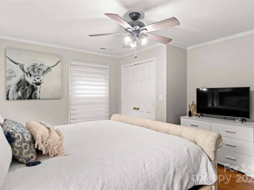 431 Hearthside Drive, Winston Salem, NC 27104.  MLS# CAR4294483, YatesRealty ID 33343. 