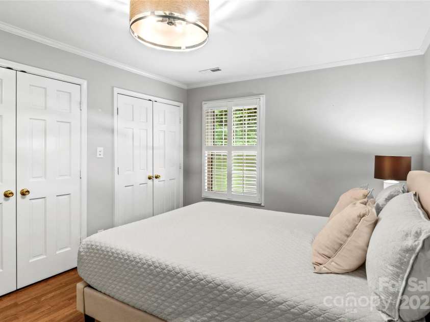 431 Hearthside Drive, Winston Salem, NC 27104.  MLS# CAR4294483, YatesRealty ID 33343. 