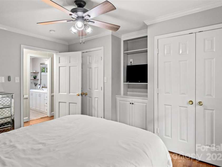 431 Hearthside Drive, Winston Salem, NC 27104.  MLS# CAR4294483, YatesRealty ID 33343. 