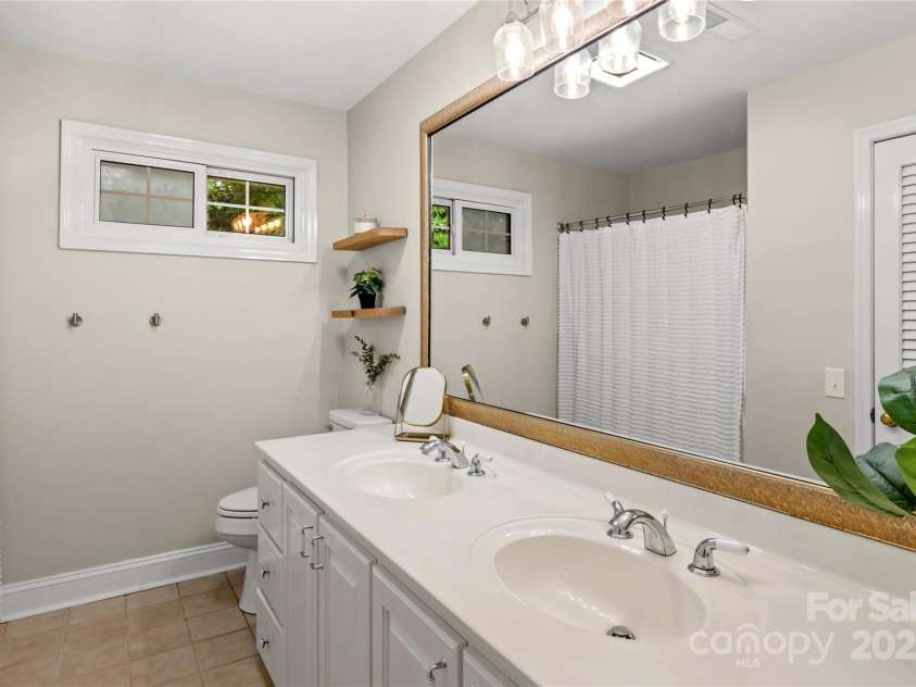 431 Hearthside Drive, Winston Salem, NC 27104.  MLS# CAR4294483, YatesRealty ID 33343. 